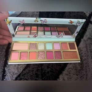 Makeup palettes
